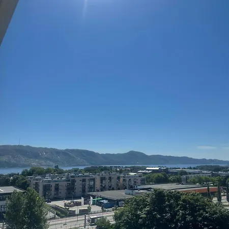 Lägenhet Beautiful Perched Above The With Stunning Views Stavanger